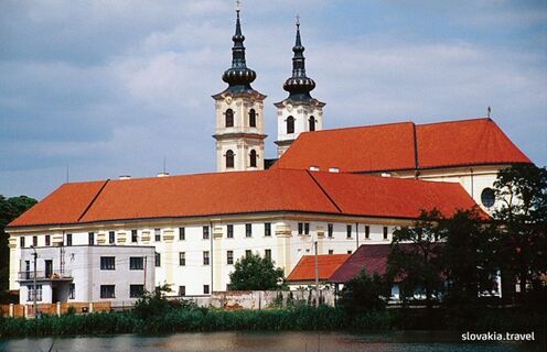 Kláštor a Kostol Sedembolestnej Panny Márie – Šaštín-Stráže