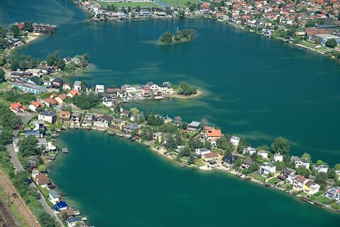 The Sunny Lakes Senec