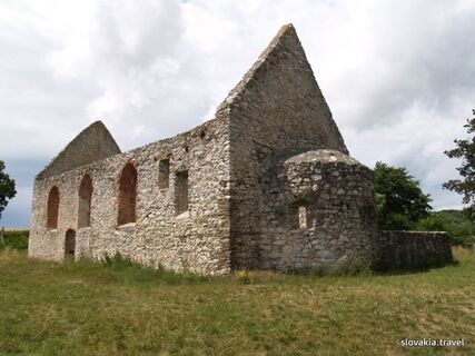 Románsky kostolík v Haluziciach