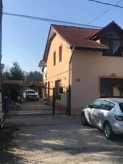 Car-es panzió