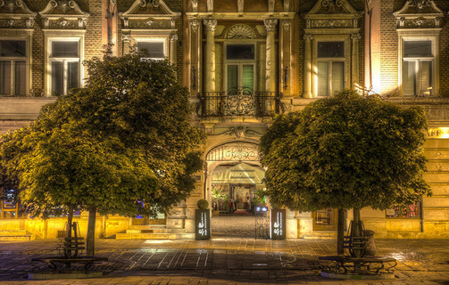 Le Colonial