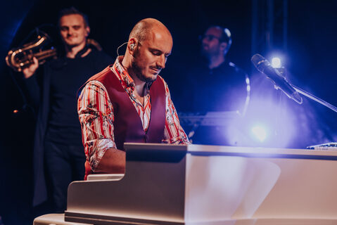 Jozef Holly Piano Show